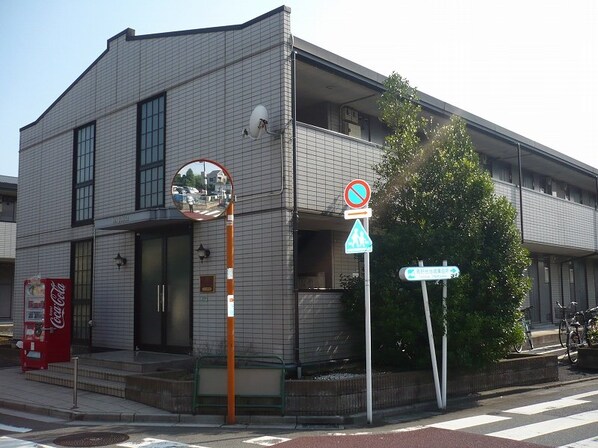 レオパレスメイプルハイム高野台1号館の物件外観写真